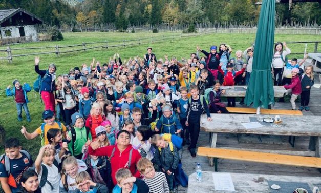 Die ganze Schule auf der Alm